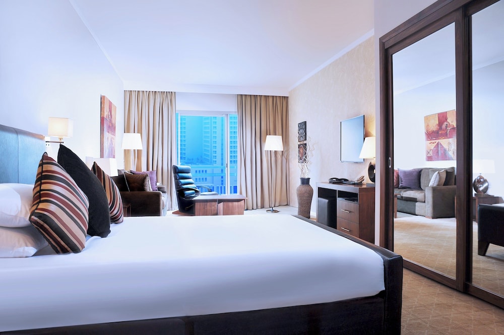 Studio Suite, 1 Queen Bed, Smoking, Kitchen
