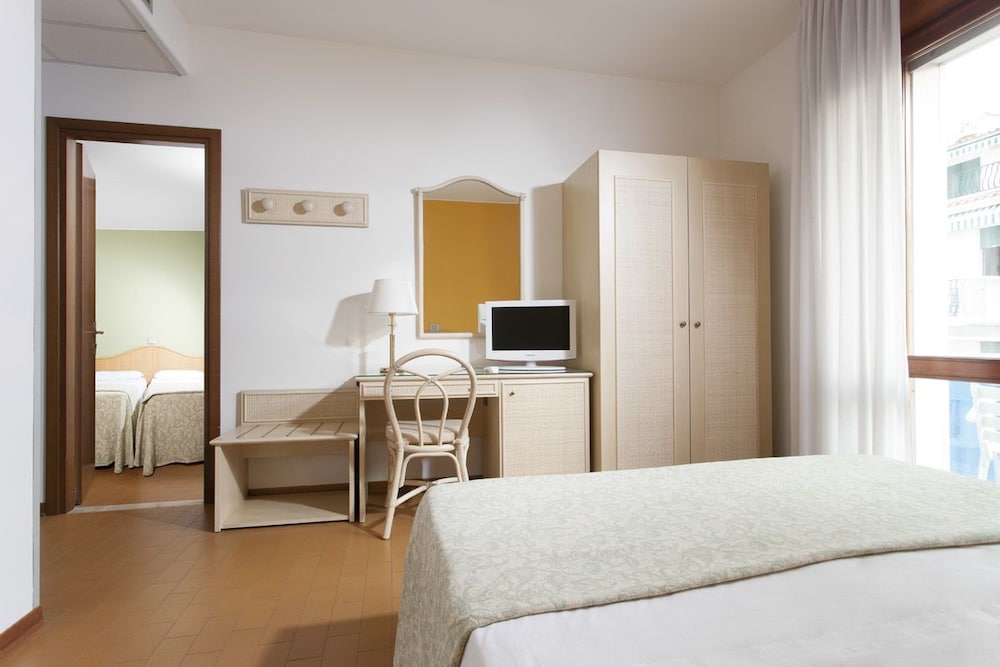 Family Room, 2 Bedrooms, Partial Sea View