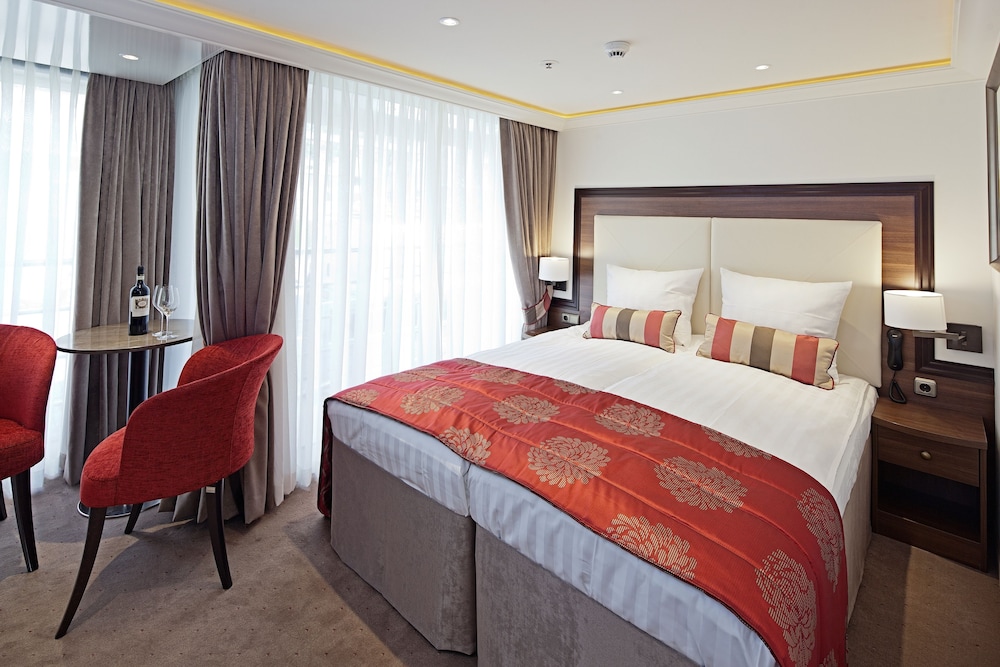 Business Suite, Balcony, City View photo 1