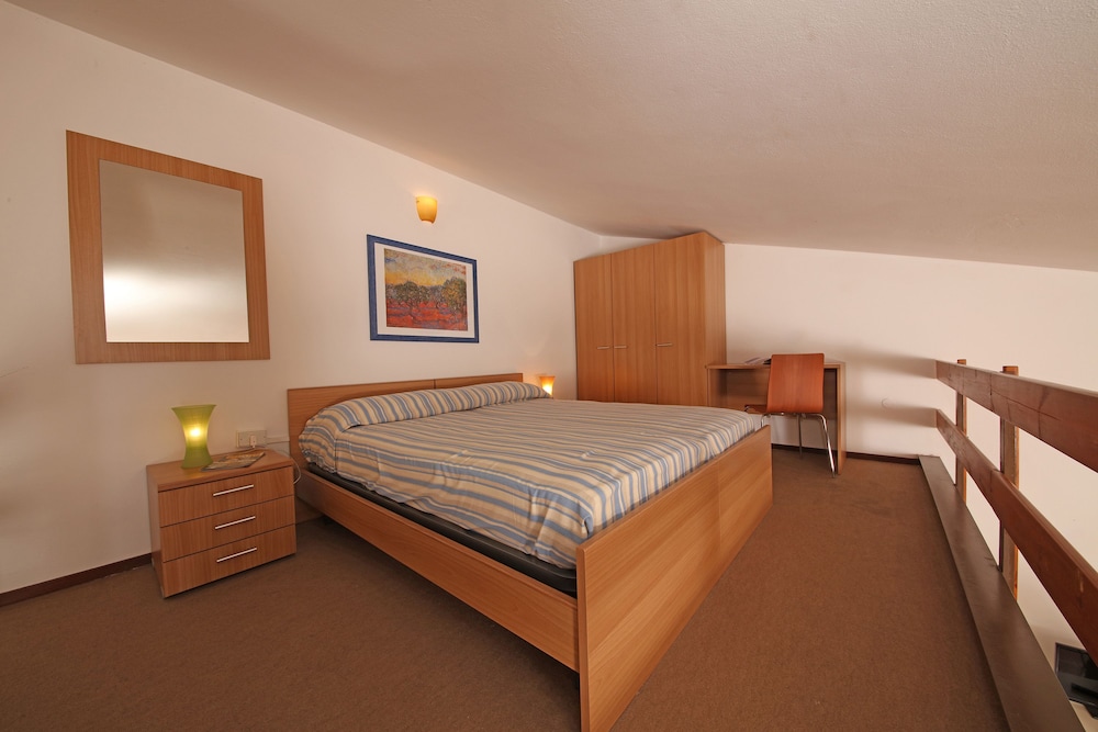Apartment, 3 Bedrooms, Lake View photo 1