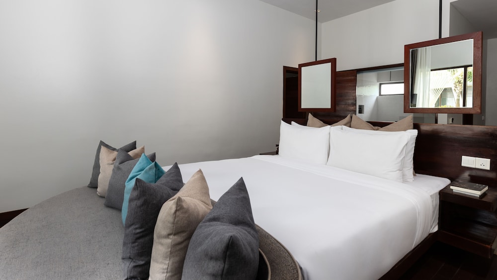 Two-Bedroom Family Suite  Free Laundry + Daily 60Min Massage + Mini Bar + Airport Pick-Up - Photo 5