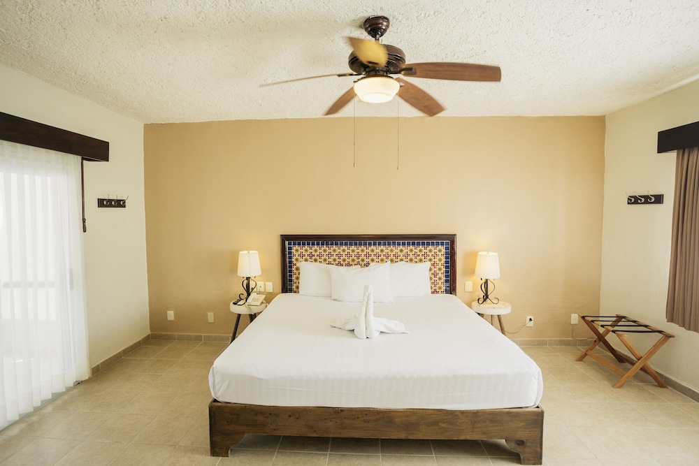 Classic Room - King Bed - Photo 3