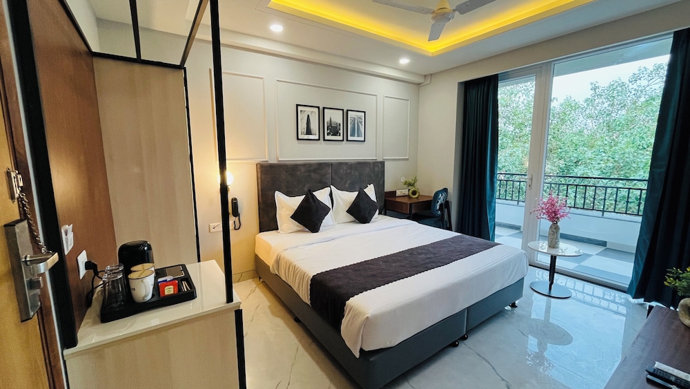 Standard Double Room, Balcony, City View photo 2