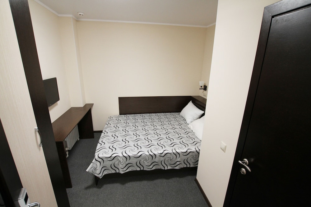 Economy Double Room, No Windows photo 3
