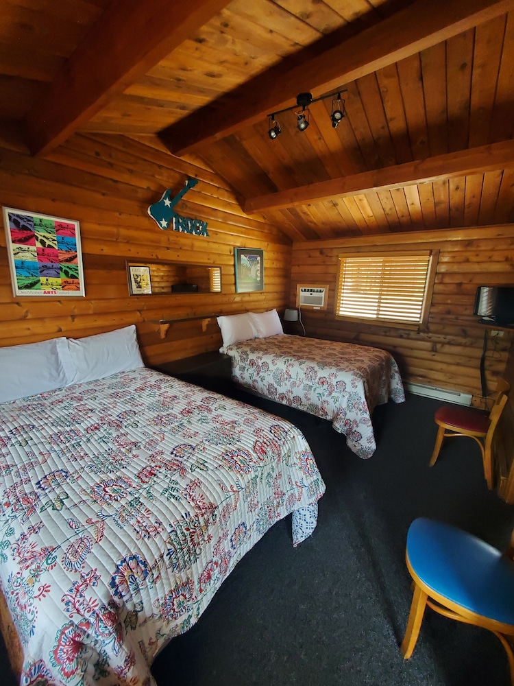 Standard Room, 2 Double Beds (v)