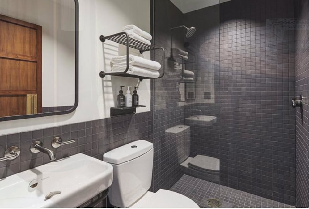 Roomy 2 Beds - Photo 2