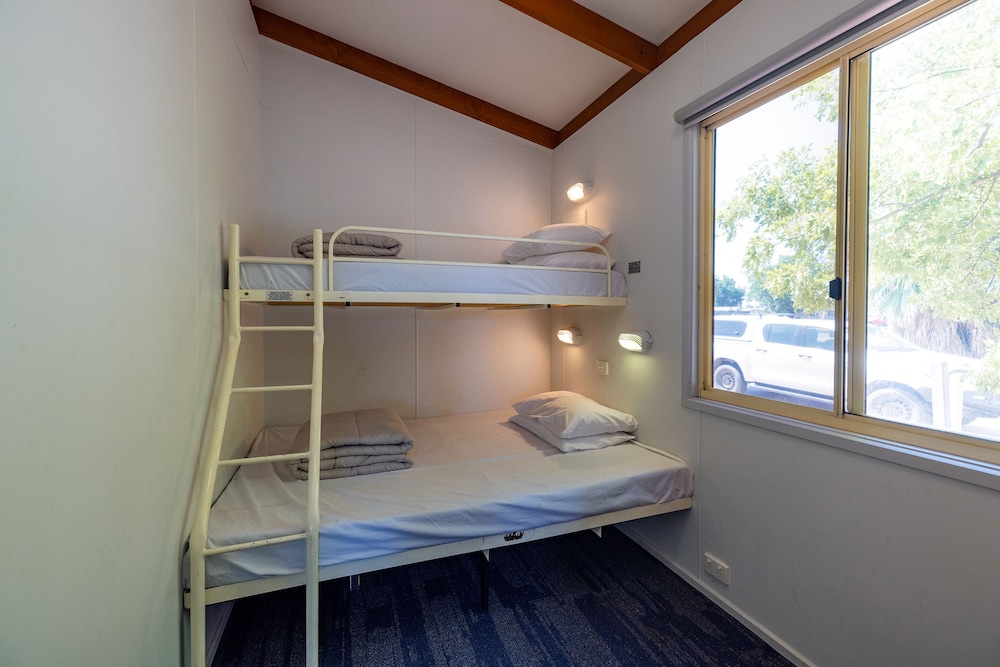 2 Bedroom Cabin 5 Pax photo 2