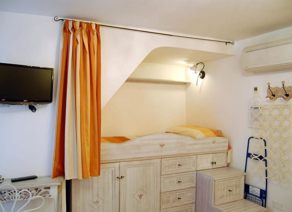 Triple Room, Ensuite photo 2