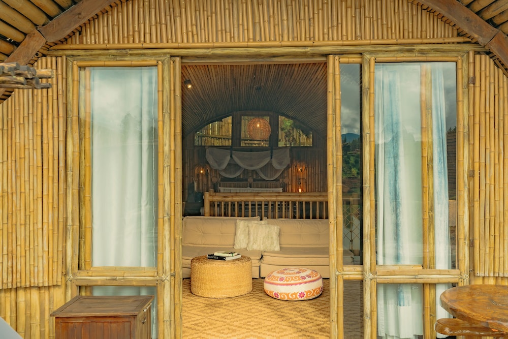 Bamboo Palace Romance - Photo 14