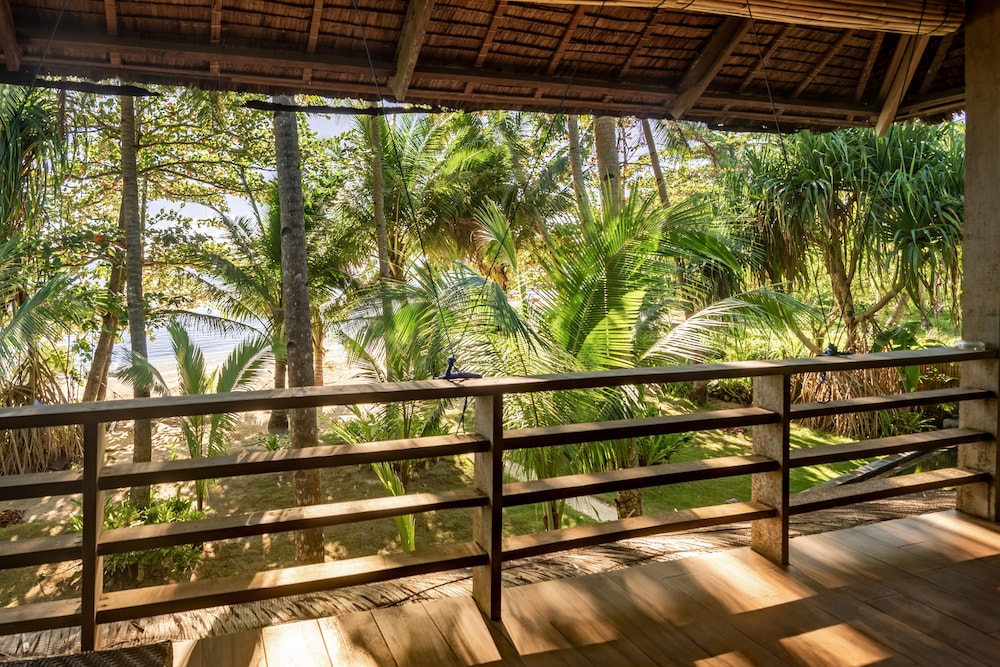 C11 Beach Front Bungalow (2nd Flr) photo 2