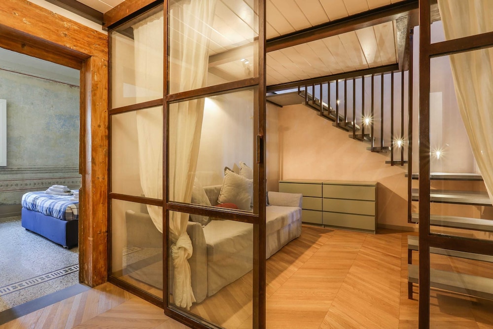 Basic Apartment, Multiple Beds