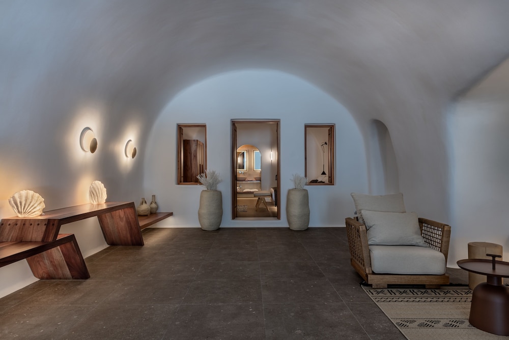 Cave two-bedroom Suite with jacuzzi - Photo 15