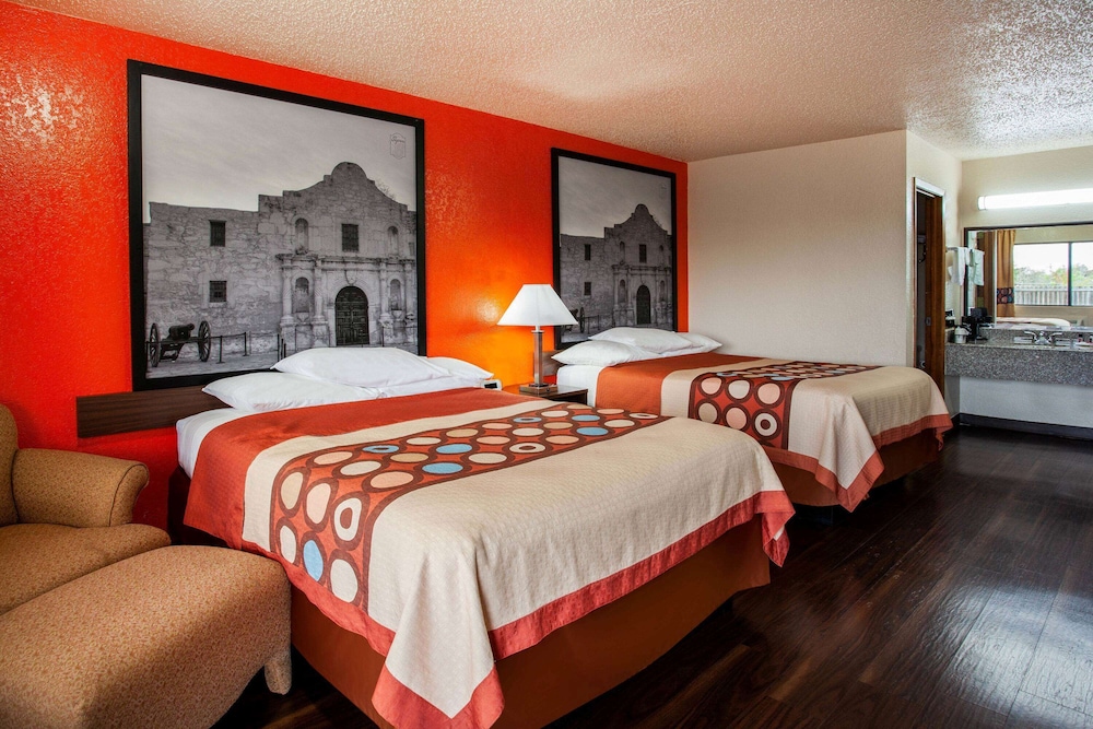 Room, 2 Queen Beds, Non Smoking photo 1