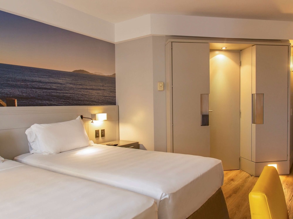 Standard Twin Room, 2 Twin Beds, Partial Ocean View - Photo 6