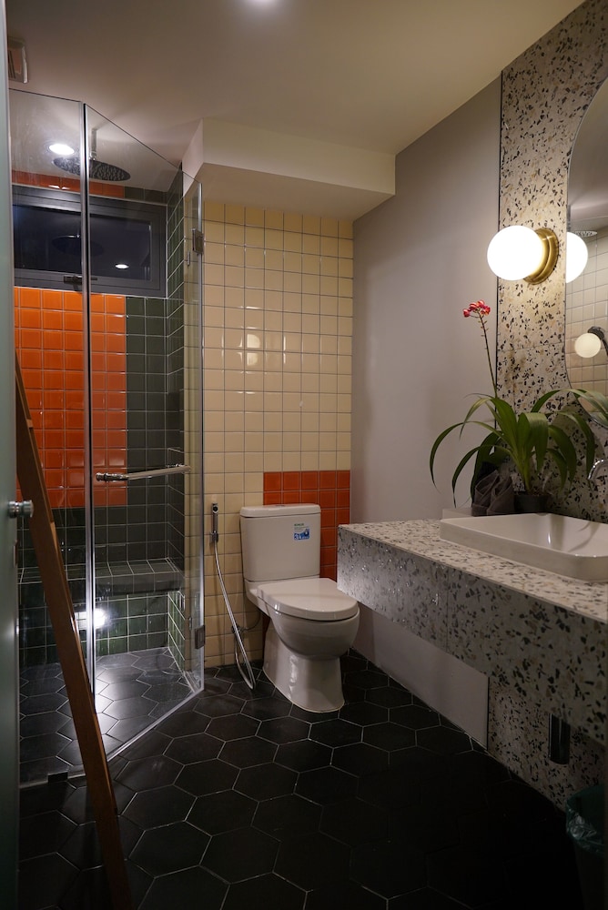 Two-Bedroom Suite - Photo 3