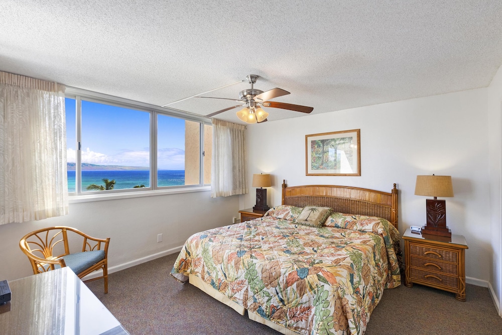 Deluxe Condo, 1 Bedroom, Ocean View, Poolside (Unit 815)