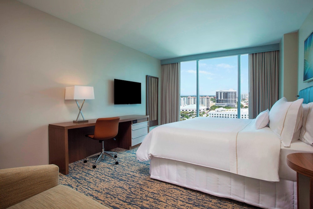 Traditional Room, 1 King Bed, Balcony