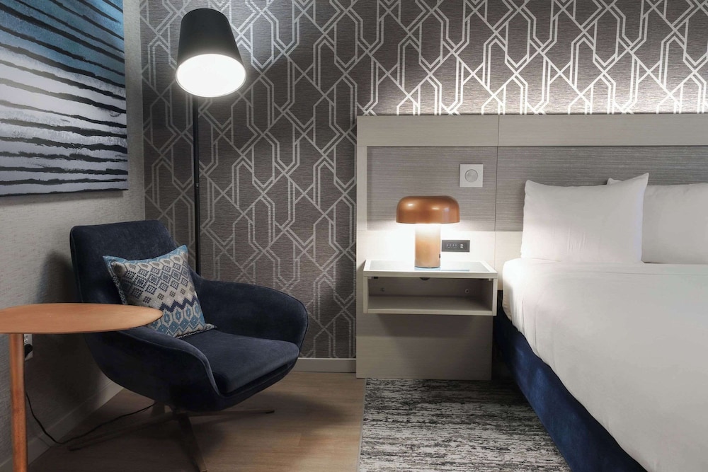 Room, 1 King Bed, Non Smoking - Photo 3