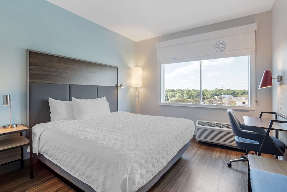 Room, 1 King Bed, Accessible (Hearing) - Photo 10