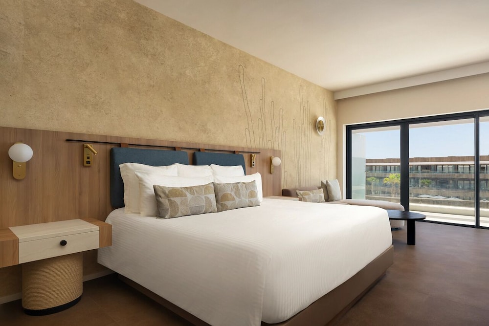 Junior Suite Pool View King