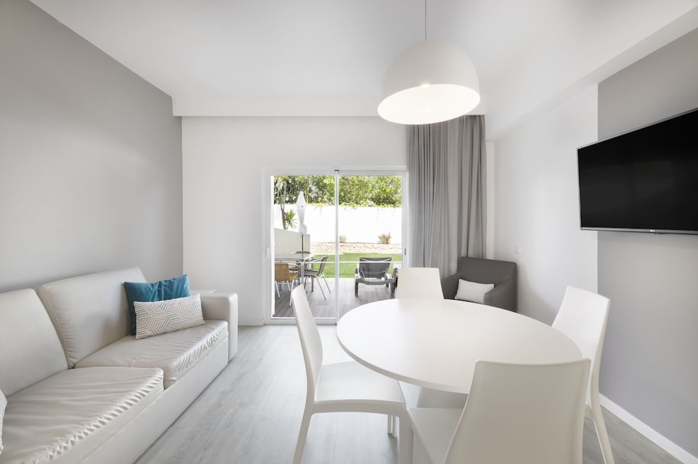 Premium Apartment, 1 Bedroom, Pool Access, Garden Area photo 3