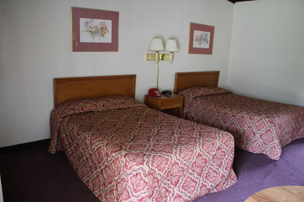 Room, 2 Double Beds, Refrigerator & Microwave (Nonsmoking) photo 1
