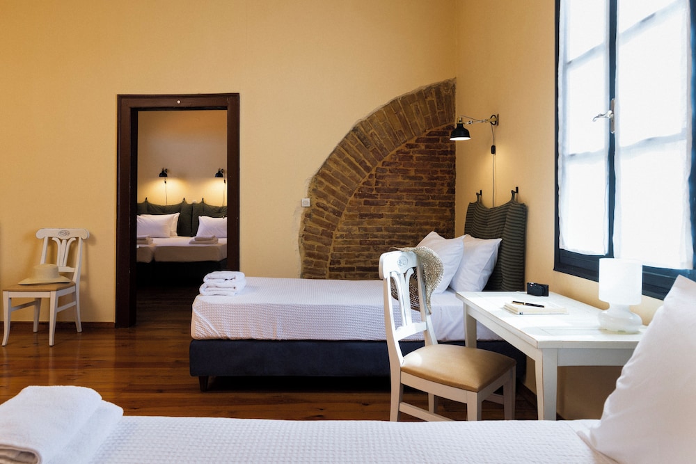 Standard Quadruple Room, 2 Bedrooms (Room 4 | Meridies)