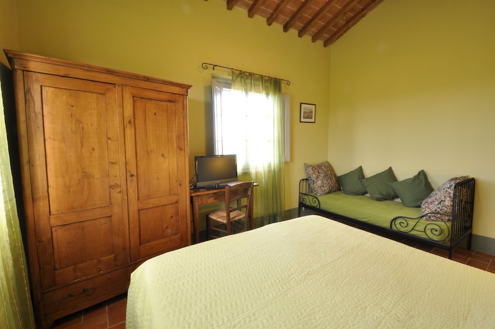 Triple Room (2)
