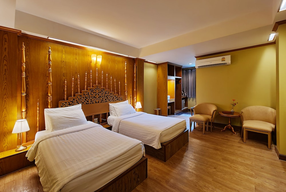 Twin Room B
