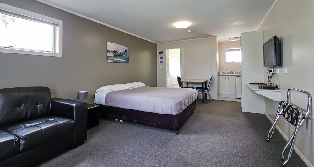 Superior Studio, 1 Queen Bed
