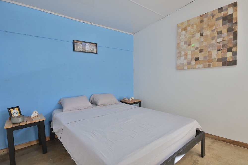 Economy Double Room, 1 Bedroom, Shared Bathroom photo 2