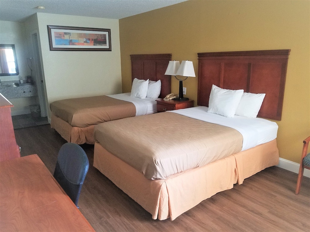 Room, 2 Queen Beds, Refrigerator & Microwave photo 1