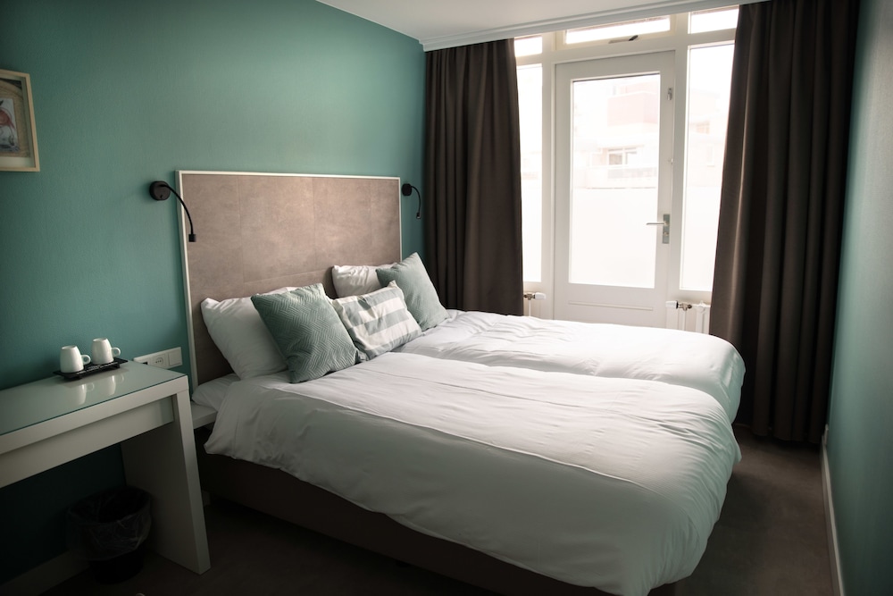 Double Room, Balcony (Small Double Room, Partial Sea View) photo 3