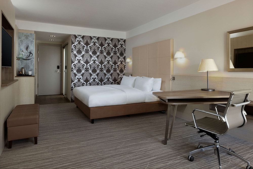 Deluxe Room, 1 King Bed - Photo 1