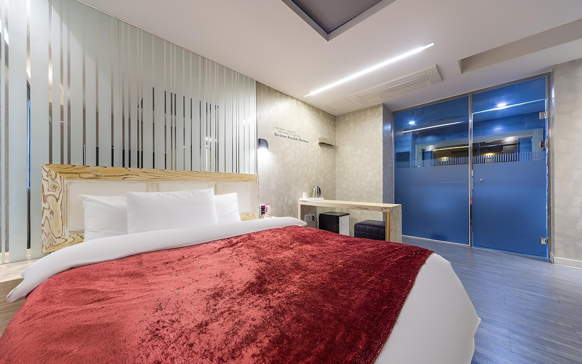 Room (Royal Suite A (karaoke room jjimjilba) photo 3