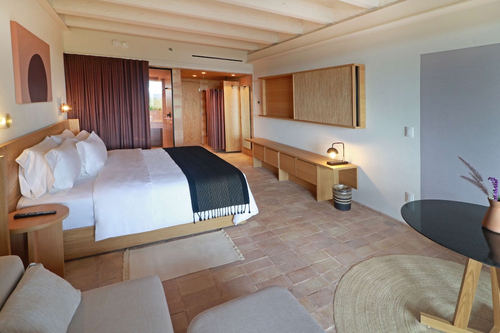 Room, 1 King Bed - Photo 2