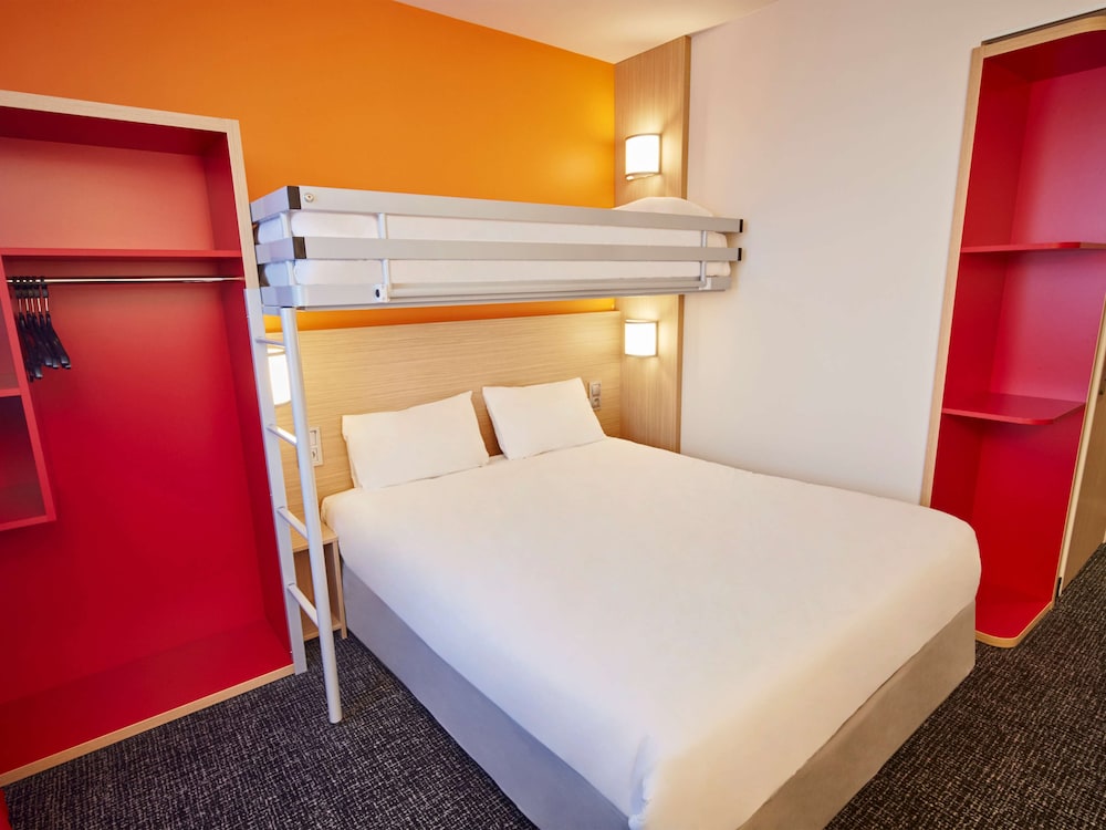 Standard Room, Multiple Beds - Photo 4
