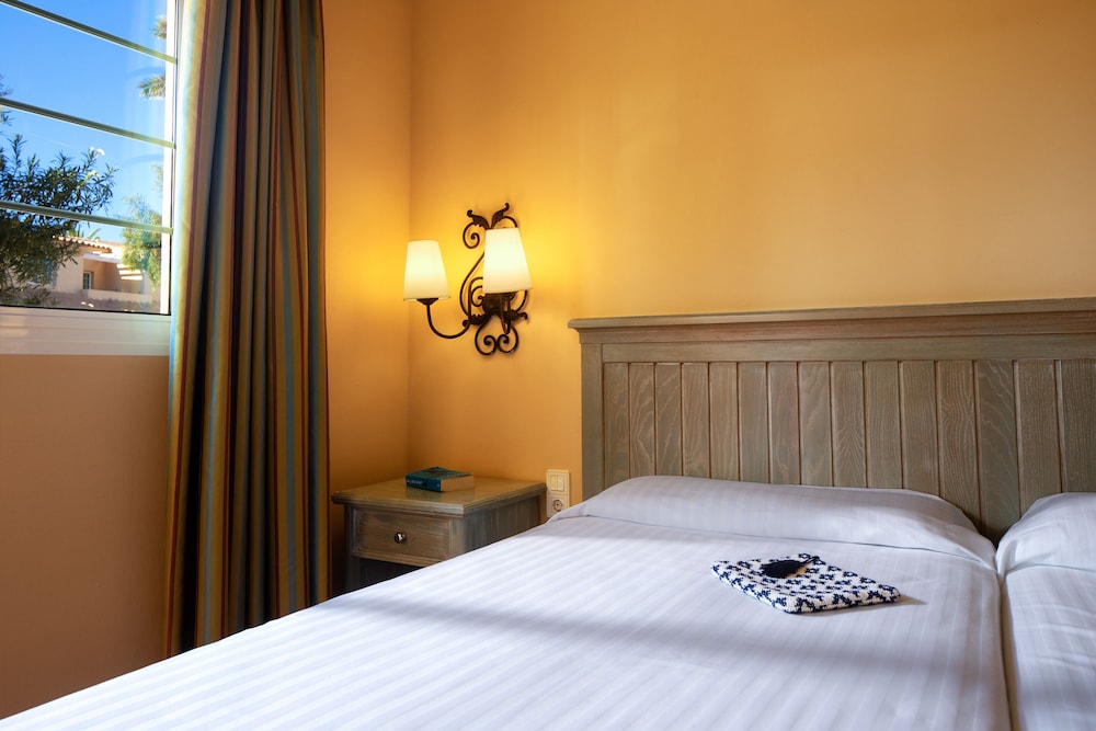 Room, Balcony (3+1)