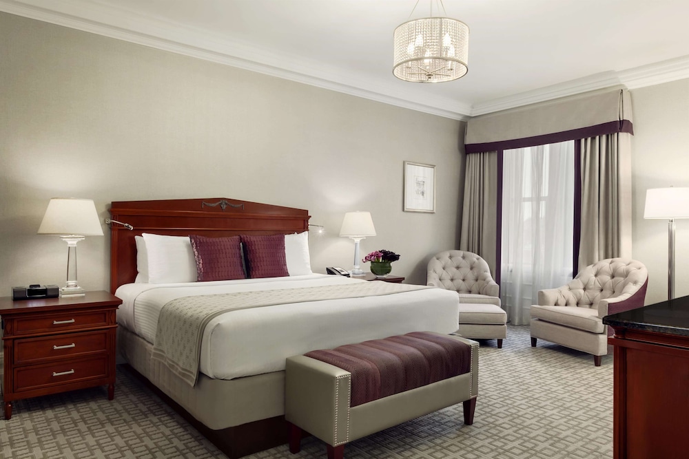 Fairmont Gold Signature Room, 1 King Bed - Photo 1