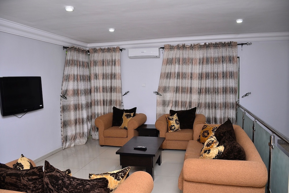 Suite 2 - En-Suite photo 3
