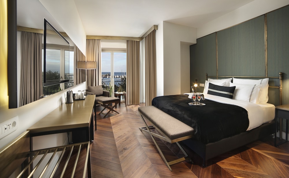 Marina Deluxe Room photo 1