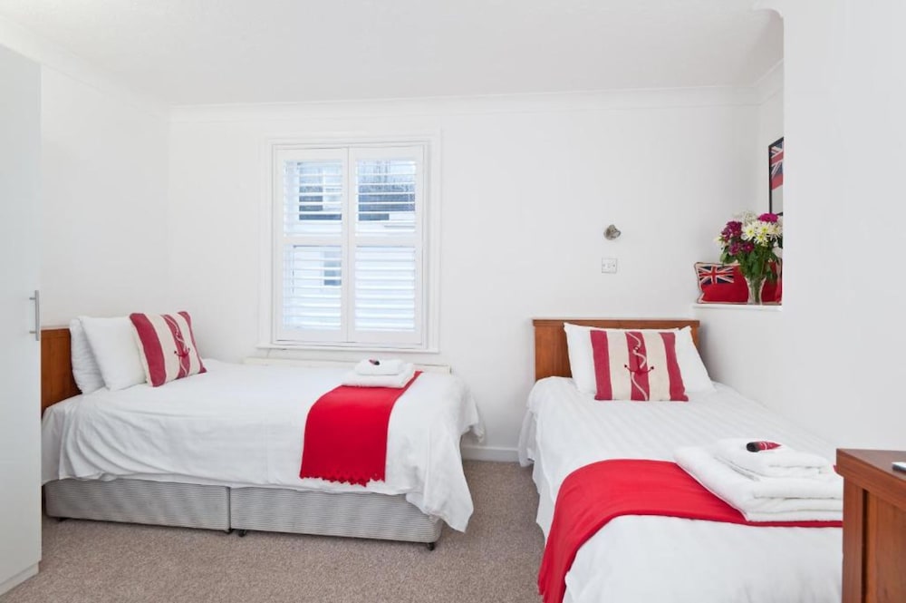 Family/Group Room with En Suite Bathroom -Basement photo 2