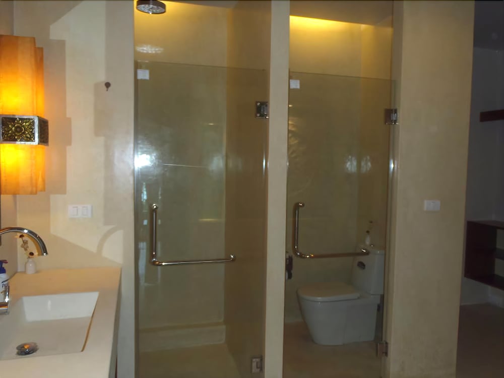 Deluxe Room with Ocean View photo 3