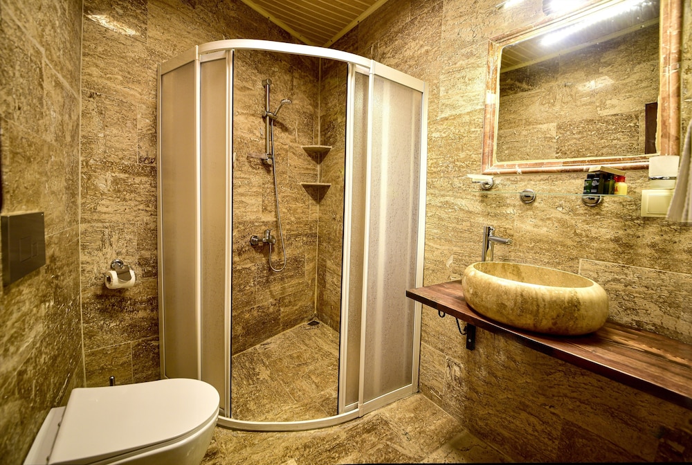 Honeymoon Room, Jetted Tub, City View - Photo 9