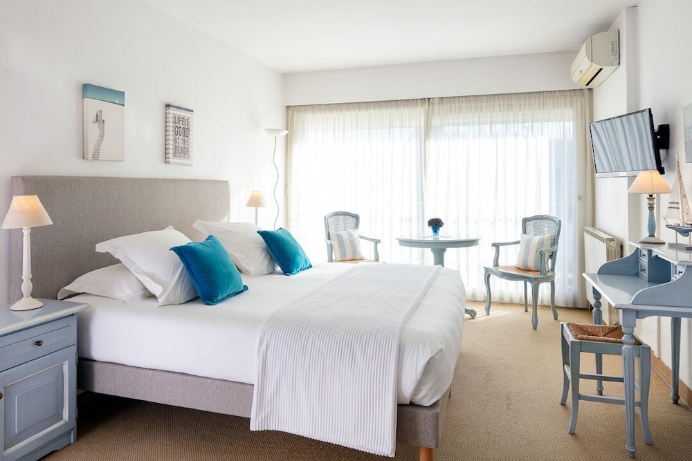 Standard Double or Twin Room, Ensuite photo 3
