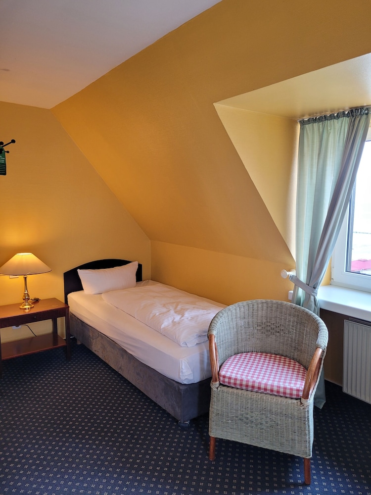 Twin Room, Partial Lake View