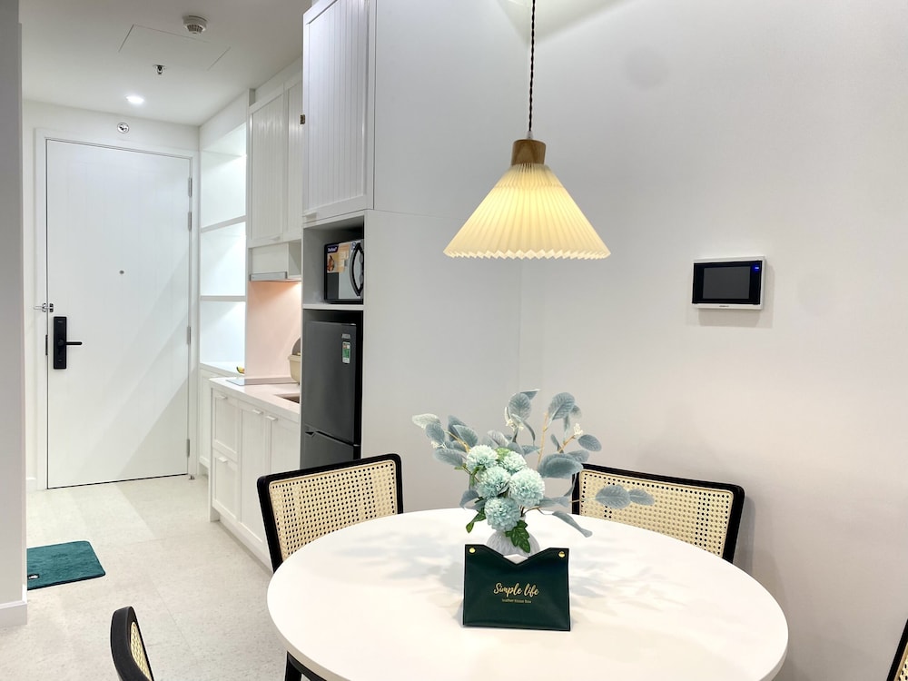 Two-Bedroom Apartment with Balcony - Photo 24
