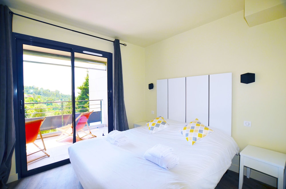 Executive Suite - Photo 10
