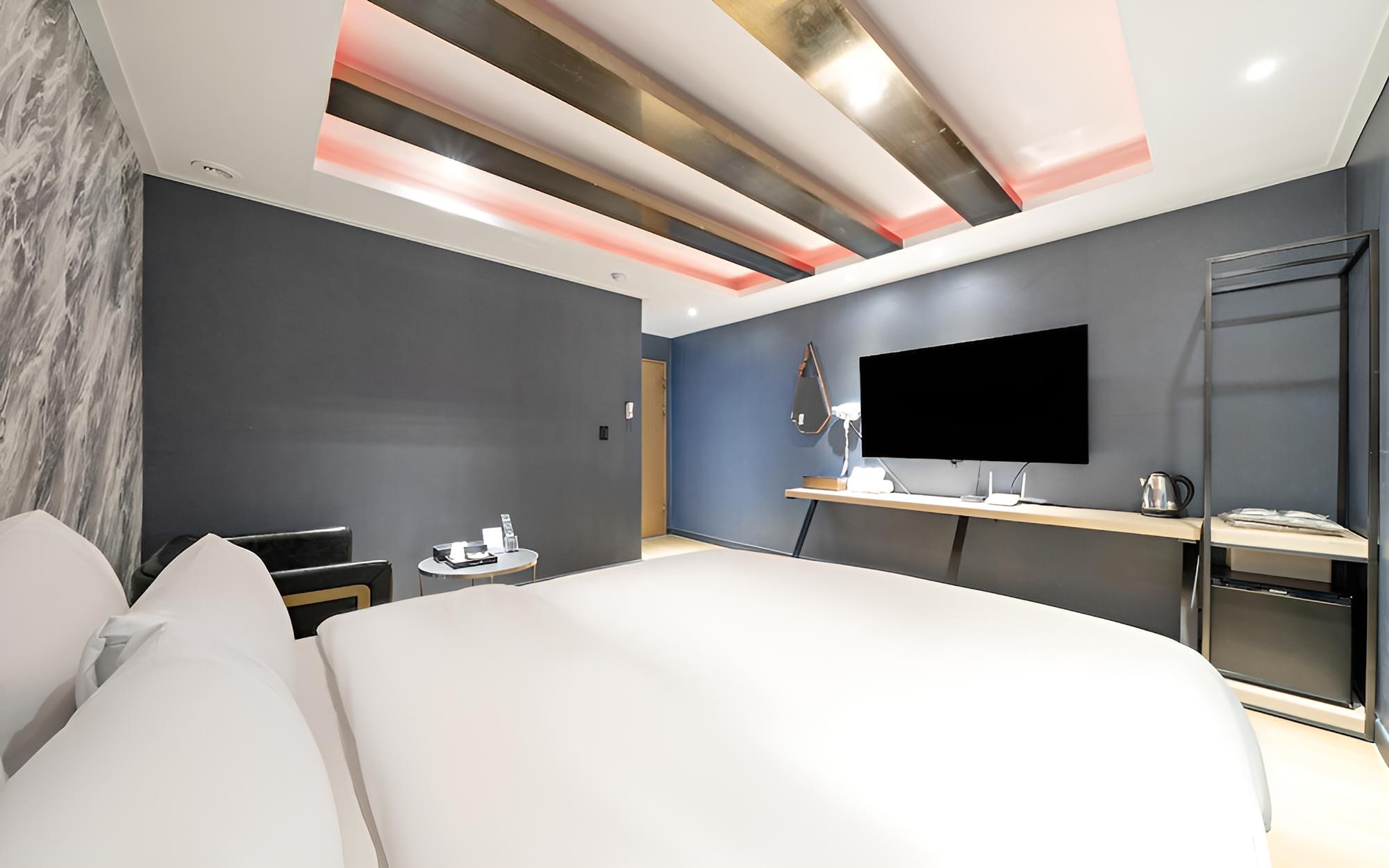 Room (General room (Netflix/YouTube viewing) photo 3