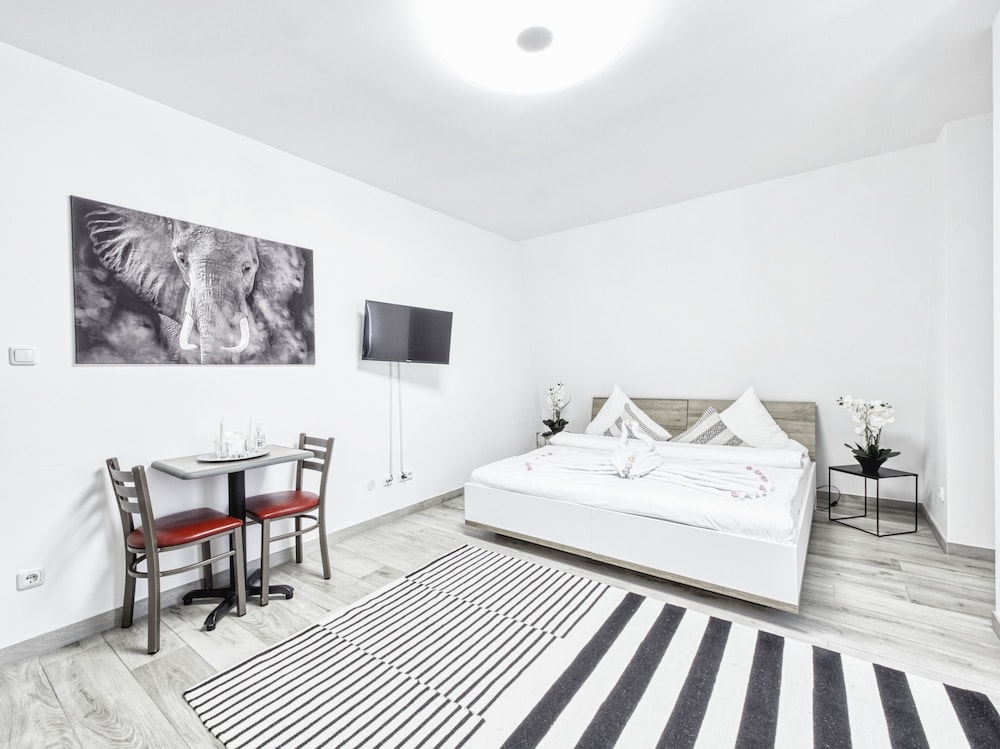 Standard Double or Twin Room, Shared Bathroom photo 3